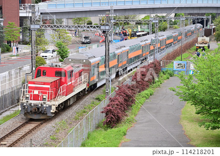 東海道本線 貨物支線 桜木町-東高島 JR貨物 DD200-4(愛知)+E233系0番台 グリーン車 東海道本線 貨物支線 桜木町-東高島 JR貨物 DD200-4(愛知)+E233系0番台 グリーン車 114218201