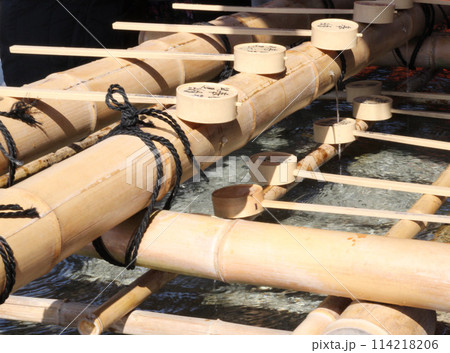 神社の手水舎(手水) 114218206