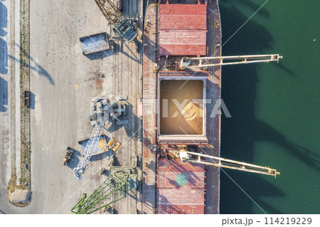 loading grain for export loading grain for export 114219229