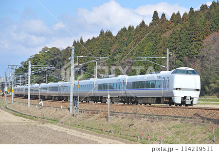 北陸本線　大聖寺ー牛ノ谷　JR西日本　683系　T48+R13編成（金沢）　サンダーバード 114219511