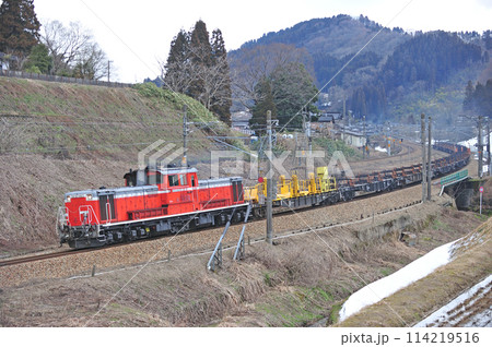 北陸本線 石動ー倶利伽羅 JR西日本 DD51-1183(宮原)+ロングレール・チキ 北陸本線 石動ー倶利伽羅 JR西日本 DD51-1183(宮原)+ロングレール・チキ 114219516