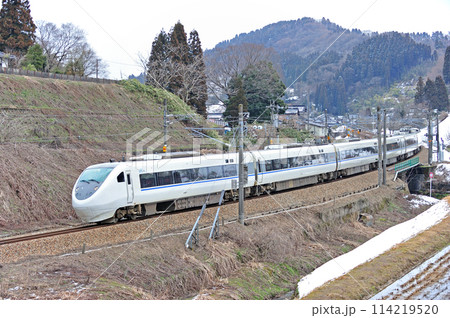 北陸本線 石動ー倶利伽羅 JR西日本 681系 W02編成(金沢) はくたか 北陸本線 石動ー倶利伽羅 JR西日本 681系 W02編成(金沢) はくたか 114219520