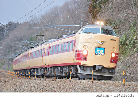 北陸本線 津幡ー倶利伽羅 JR東日本 485系 T18編成(新潟) 北越 北陸本線 津幡ー倶利伽羅 JR東日本 485系 T18編成(新潟) 北越 114219535