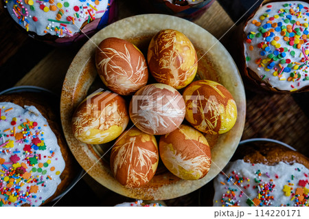 Close-up view of chicken eggs, homemade easter cake and willow twigs Close-up view of chicken eggs, homemade easter cake and willow twigs 114220171