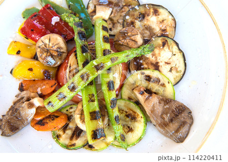 delicious grilled steak with vegetables on white plate 114220411
