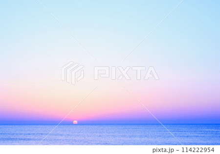 美しい海岸の朝日 茨城県日立市 5月上旬 美しい海岸の朝日 茨城県日立市 5月上旬 114222954