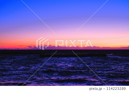 逗子・葉山の森戸海岸の夕焼け 逗子・葉山の森戸海岸の夕焼け 114223280