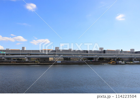 隅田川風景・首都高速環状線と都営白髭東アパート【東京都荒川区~墨田区】 隅田川風景・首都高速環状線と都営白髭東アパート【東京都荒川区~墨田区】 114223504