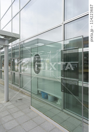 【縦写真】金沢美術工芸大学　4号館 114223687