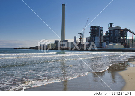 【福島県】岩沢海水浴場と火力発電所 114224171