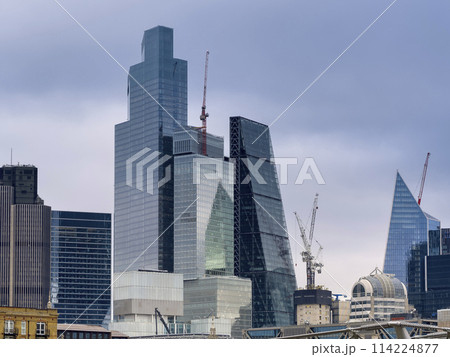 シティ・オブ・ロンドンの高層ビル群 / London, UK 114224877