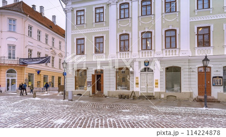 エストニア・タルトゥ　冬のラエコヤ広場　/　Tartu, Estonia 114224878