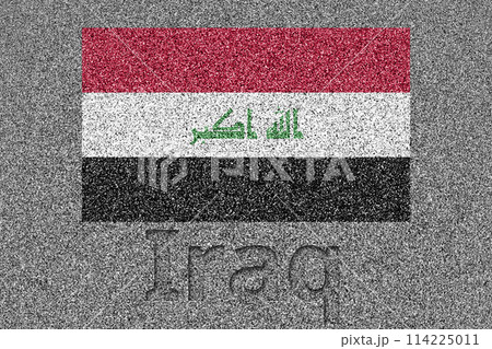 石板の上に描かれたイラクの国旗と、掘ったような「Iraq」の文字 114225011