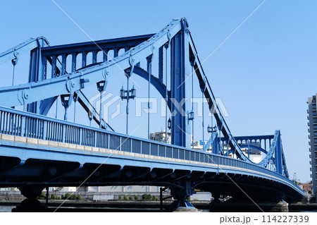 隅田川に架かる清洲橋 114227339