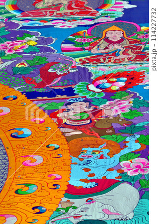中国　青海省　西寧　寺塔爾（タール寺）　大タンカの御開帳 114227732