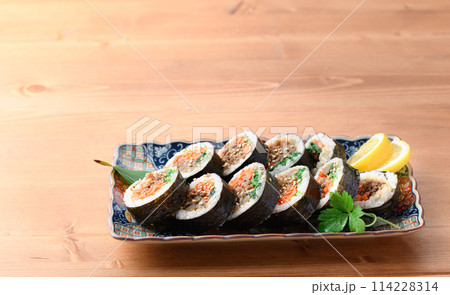 韓国のり巻 キンパ (プルコギキンパ) 韓国のり巻 キンパ (プルコギキンパ) 114228314