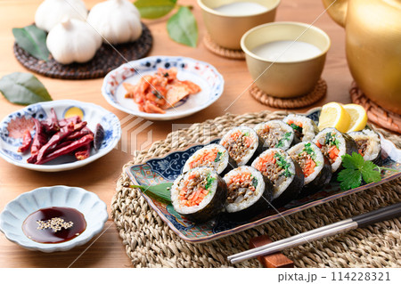 韓国のり巻 キンパ （プルコギキンパ） 114228321