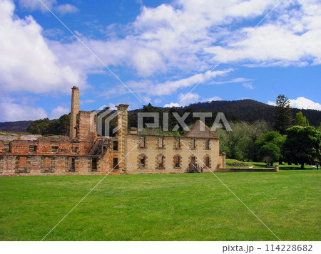 オーストラリア　タスマニア島　ポートアーサー　囚人遺跡　チャップマン通りに向かう 114228682