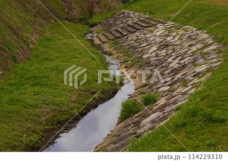 小川のある風景 114229310