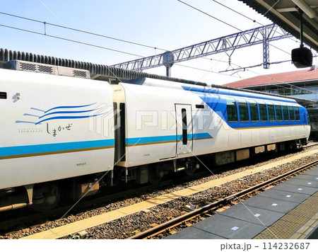 近鉄志摩線賢島駅に停車のしまかぜ 近鉄志摩線賢島駅に停車のしまかぜ 114232687