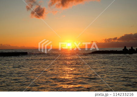 2023年10月26日の逗子・葉山　森戸海岸の夕焼け 114233216