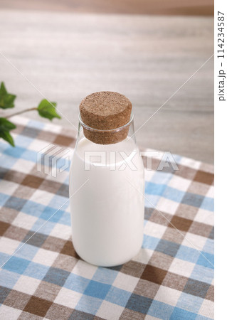 牛乳 牛乳 114234587