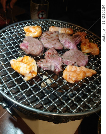 焼き肉屋　食事　バーベキュー 114236184
