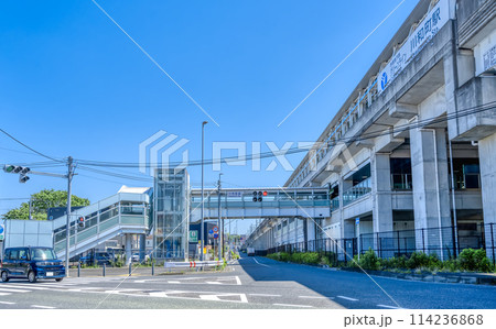 神奈川県横浜市の都市風景　川和町駅 114236868