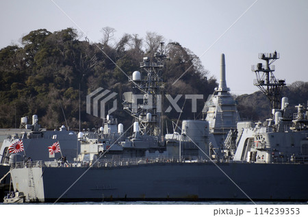 横須賀の護衛艦 横須賀の護衛艦 114239353