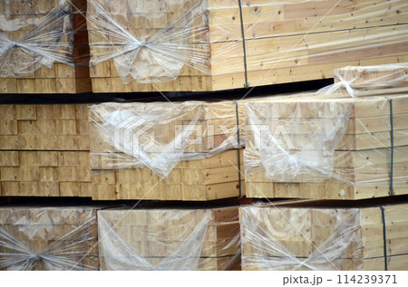 積まれた製材 積まれた製材 114239371