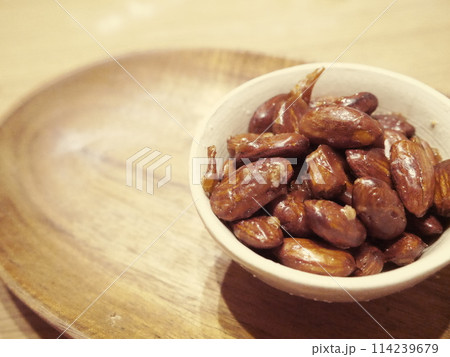 キャラメルナッツ 114239679
