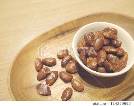 キャラメルナッツ 114239690