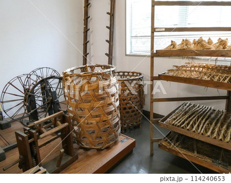 岩手県の北上山地の養蚕産業のワラで作ったかいこの寝床寝床 114240653