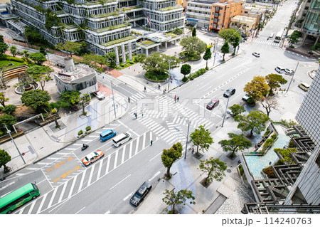 上から見下ろす交差点 114240763