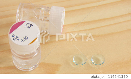 ハードコンタクトレンズとコンタクトケース 114241350
