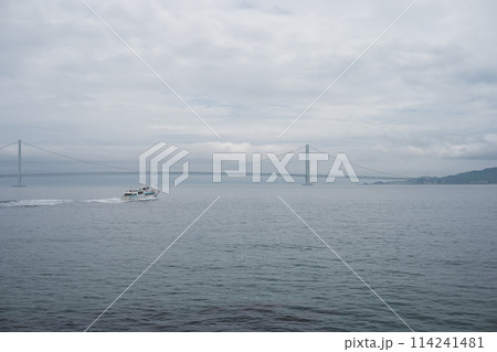 明石海峡大橋と海 明石海峡大橋と海 114241481