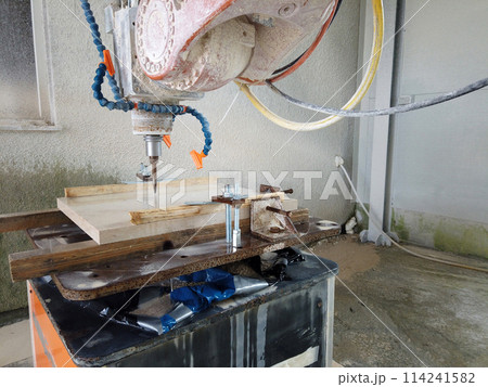 3D robotic relief milling in stone 114241582