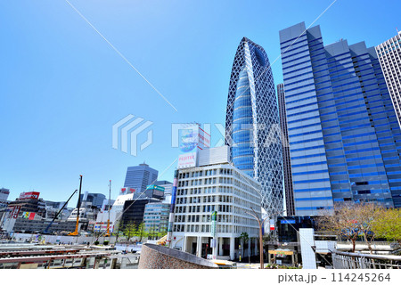 東京 新宿副都心 バス乗り場とビル群の風景 東京 新宿副都心 バス乗り場とビル群の風景 114245264