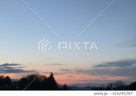 日の出直前の朝焼けの色 日の出直前の朝焼けの色 114245267