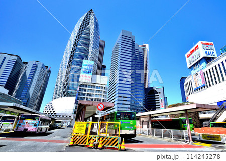 東京 新宿副都心 バス乗り場とビル群の風景 東京 新宿副都心 バス乗り場とビル群の風景 114245278