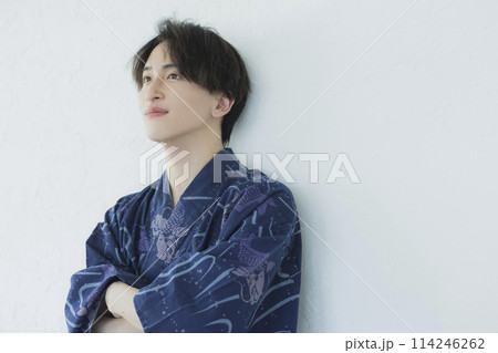 浴衣を着た男性　 114246262