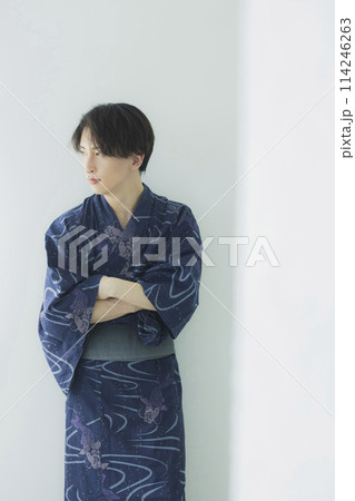 浴衣を着た男性 浴衣を着た男性 114246263