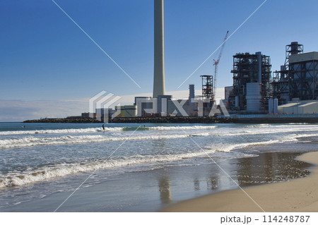 【福島県】岩沢海水浴場と火力発電所 【福島県】岩沢海水浴場と火力発電所 114248787