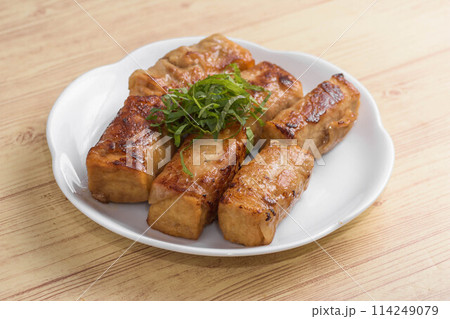 厚揚げの豚肉巻き炒め 114249079