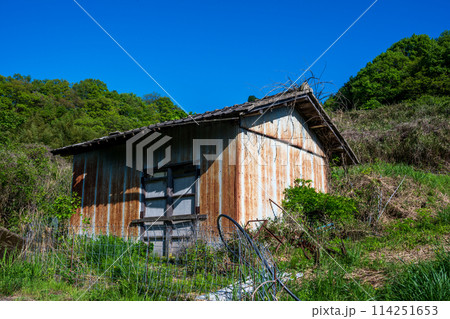 日本の岡山県美咲町の古くてとても美しい建物 日本の岡山県美咲町の古くてとても美しい建物 114251653
