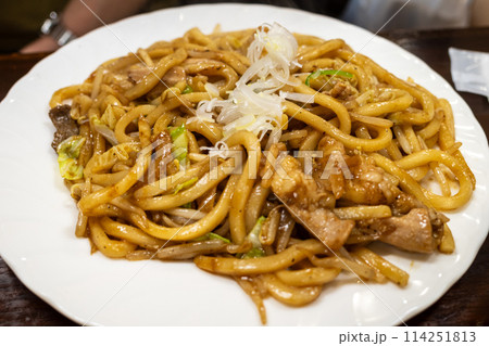 日本の岡山県美咲町のとても美味しいホルモンうどん 114251813