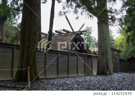 伊勢神宮【豊受大神宮・外宮】古殿地側から見た正宮／三重県・2024年 114252439