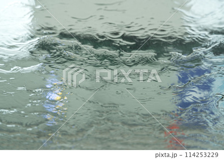 洗車機イメージ｜社内の運転敵からフロントガラスを撮影 114253229