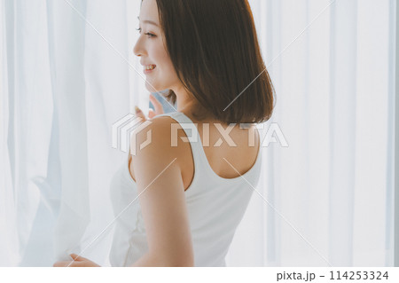 young woman young woman 114253324
