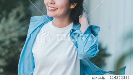 a forty-something woman 114253332